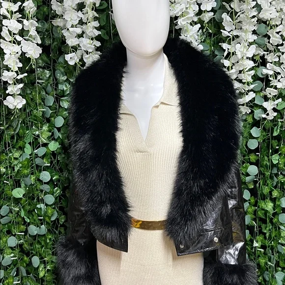 Faux fur neck shiny jacket - Picture 9 of 11